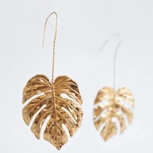 Zara - Gold Palm Leaf Earrings